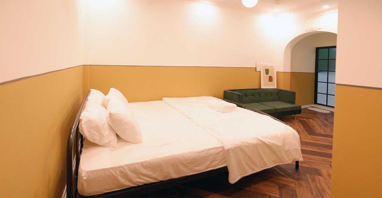 Chloe & Leo Boutique Homestay Ханой Экстерьер фото